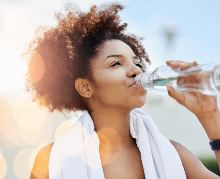 découvrez comment une bonne hydratation peut favoriser la perte de poids. explorez des conseils pratiques et des astuces pour intégrer l'eau dans votre routine quotidienne, tout en améliorant votre santé et votre bien-être général.