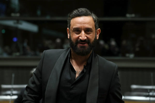 découvrez la fascinante transformation de cyril hanouna, animateur emblématique de la télévision française. plongez dans son parcours, ses évolutions professionnelles et personnelles qui ont marqué l'industrie du divertissement.