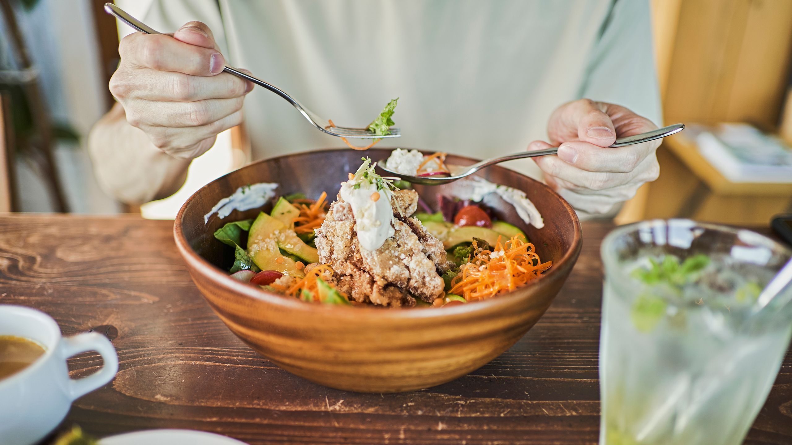 découvrez les erreurs courantes à éviter lors de vos dîners pour efficacement perdre du poids. apprenez à choisir des aliments sains et à contrôler vos portions, tout en savourant vos repas. transformez vos habitudes alimentaires et atteignez vos objectifs de perte de poids de manière durable.