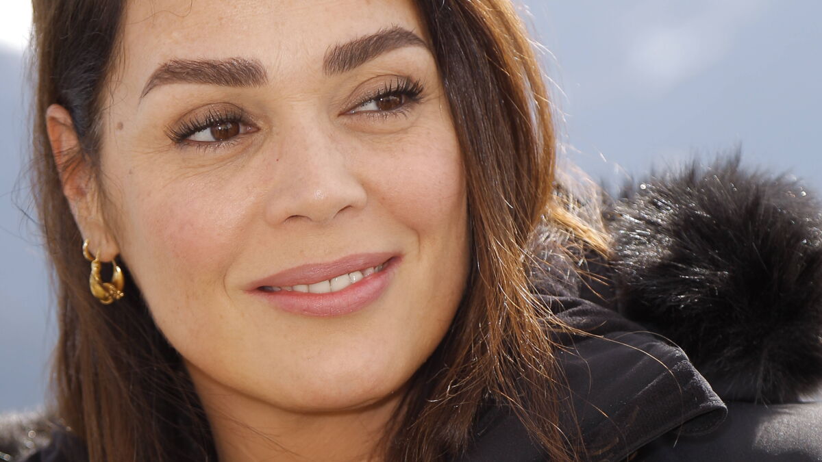 découvrez la réaction de lola dewaere face aux commentaires sur son corps. l'actrice s'exprime avec sincérité et authenticité, apportant un message puissant sur l'acceptation de soi.