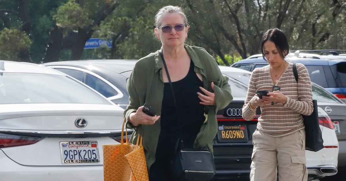découvrez la transformation spectaculaire de bridget fonda à 61 ans après une perte de poids impressionnante. son évolution étonnante inspire et fascine.